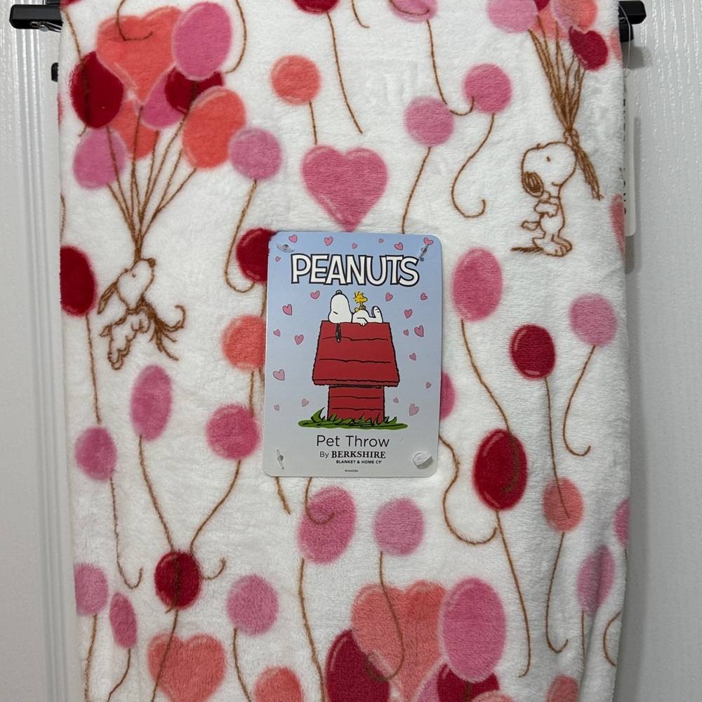Berkshire Peanuts Snoopy Pet Blanket Valentines Hearts Balloons Red Pink White